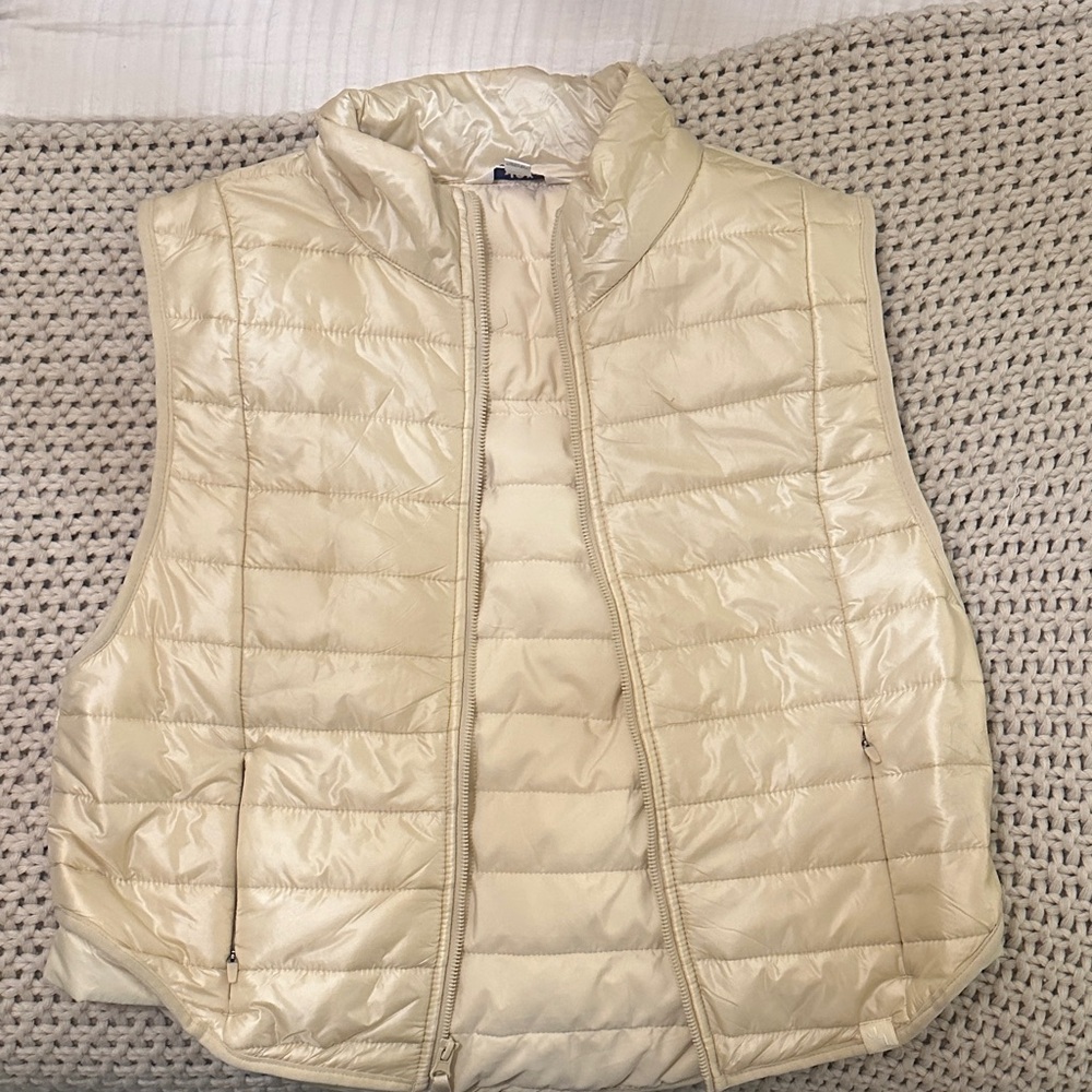 JoyLan Light Creamy Gold Quilted Vest size Medium, never worn